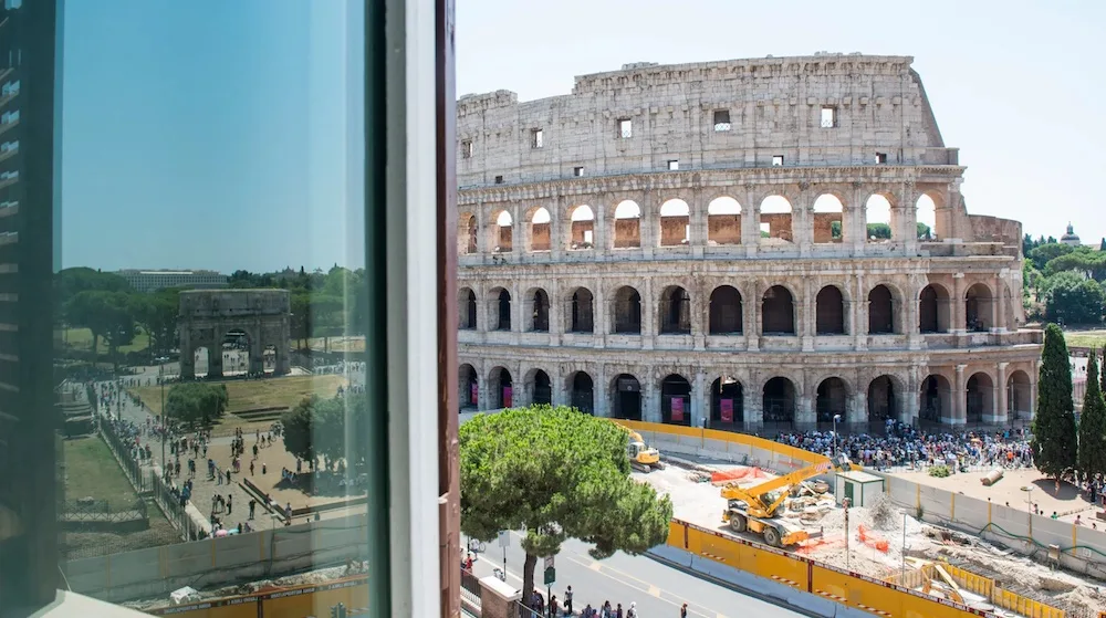Hotel with view of the Colosseum in Rome
